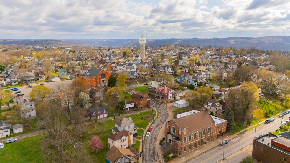 More Photos Of 1439 Sunset Blvd, Steubenville Flex For Sale