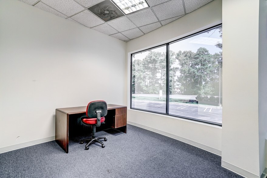 More Photos Of 901 Moorefield Park Dr, Richmond Office For Lease