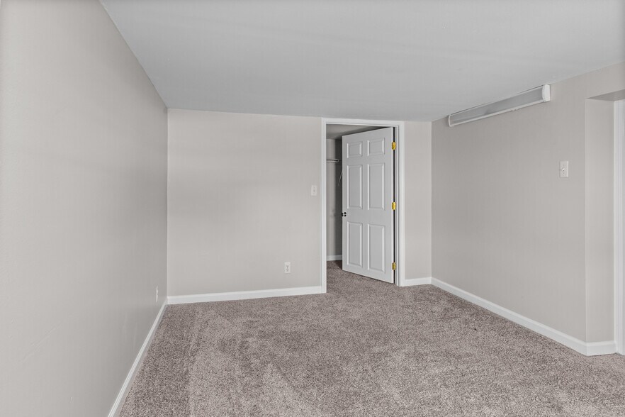 More Photos Of 162 Condor Ct, Clarksville Apartments For Sale