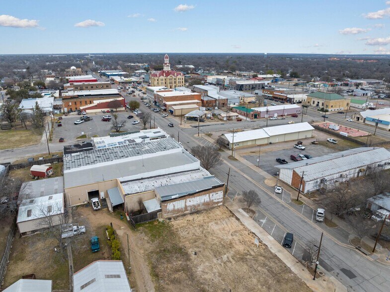 More Photos Of 211 N Main St, Bonham Office Residential For Sale