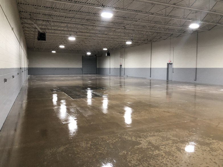 More Photos Of 36760 Metro Ct, Sterling Heights Warehouse For Lease