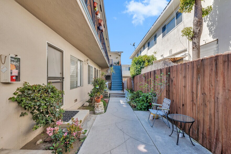 More Photos Of 1531 Corinth Ave, Los Angeles Apartments For Sale