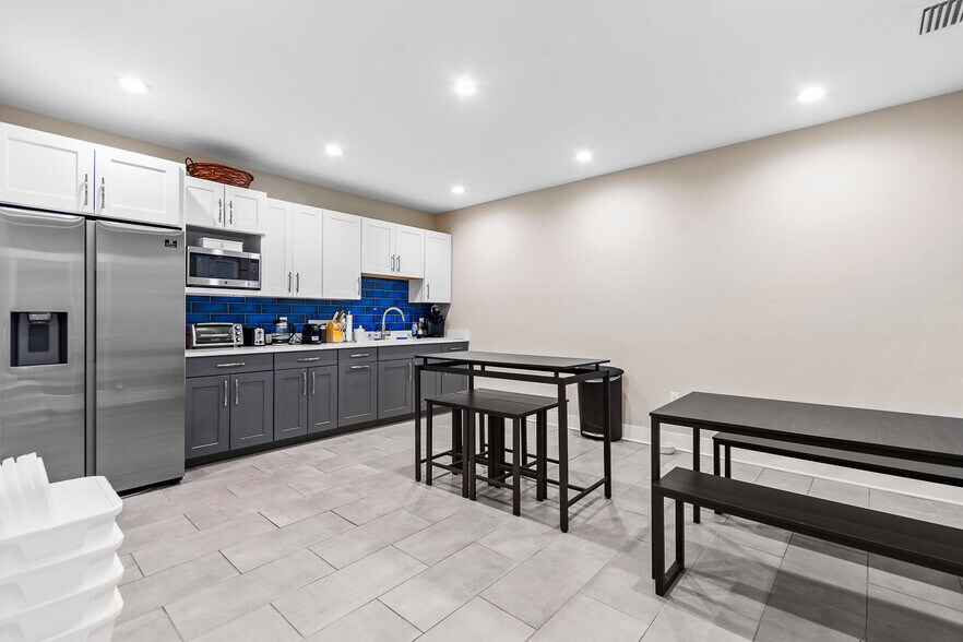 More Photos Of 2720 NW 6th St, Gainesville Medical For Lease