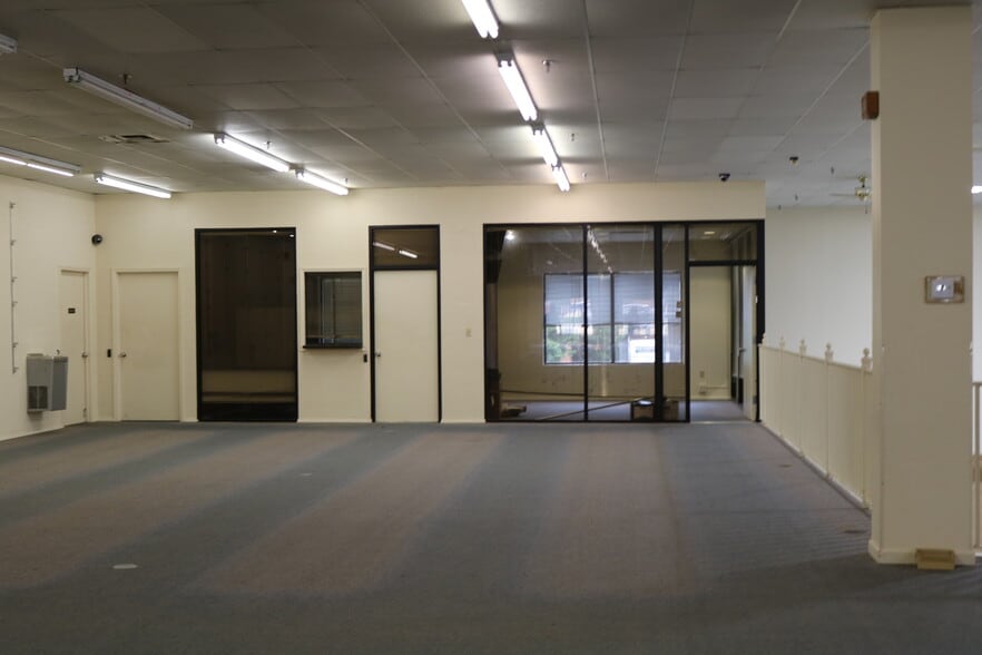 More Photos Of 6600 N Tryon St, Charlotte General Retail For Sale