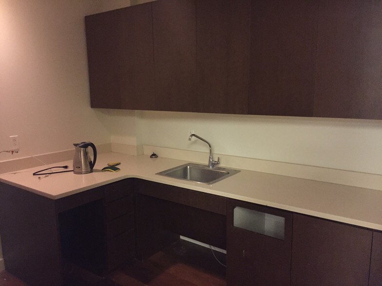 More Photos Of 2 Commerce Dr, South Brunswick Office For Lease