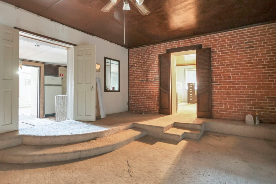 More Photos Of 3900 Noe Bixby Rd, Columbus Storefront Retail Residential For Sale