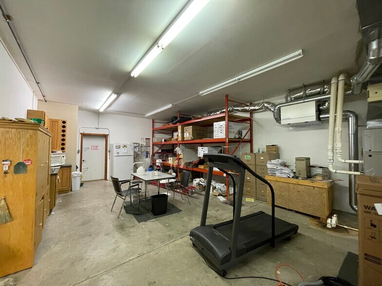 More Photos Of 16288 W Stress Rd, Hayward Showroom For Sale