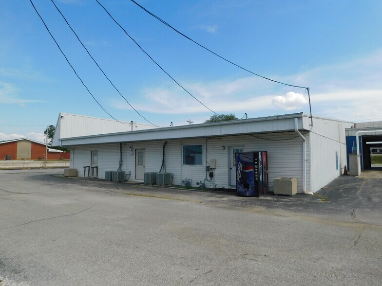 More Photos Of 413 415 417 419 Hackberry St, Paoli General Retail For Sale