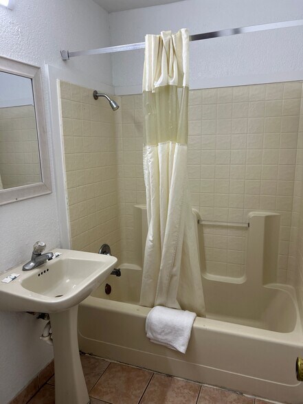 More Photos Of 910 Avenue Q, Lubbock Hotel For Sale