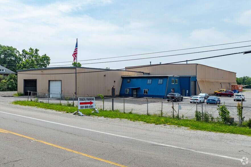 More Photos Of 7660 W 3rd St, Dayton Manufacturing For Lease