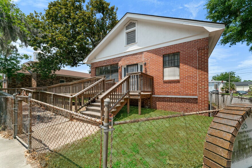 More Photos Of 902 W 36th St, Savannah Religious Facility For Lease