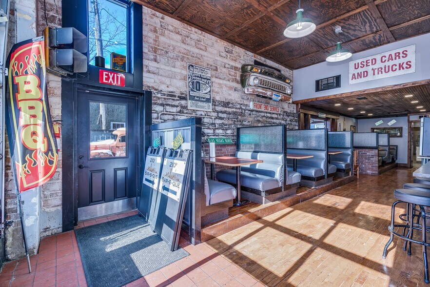 More Photos Of 328 5th Ave N, Bayport Restaurant For Sale