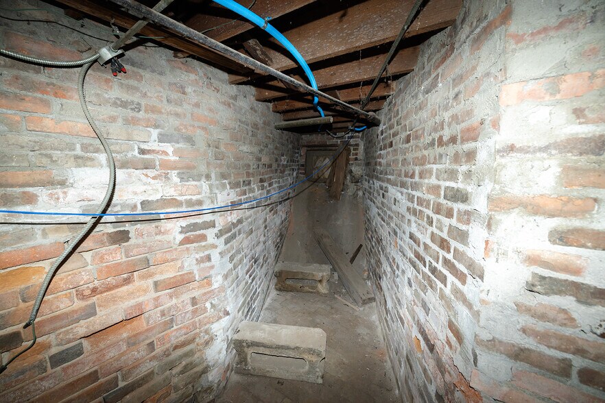 More Photos Of 115 N Main St, Lindsborg General Retail For Sale