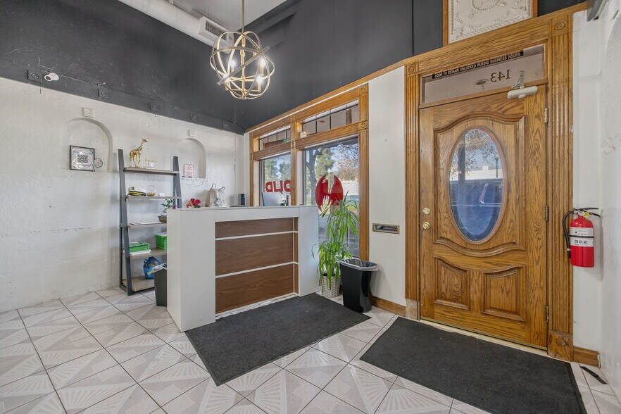 More Photos Of 143 E Tulare Ave, Tulare Storefront For Sale