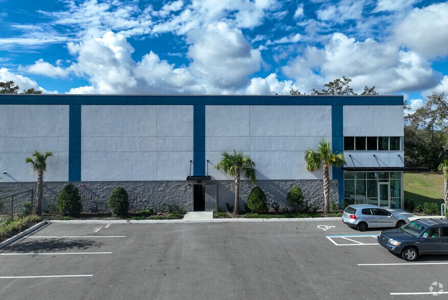 More Photos Of 6810 Edgewater Dr, Lockhart Warehouse For Lease
