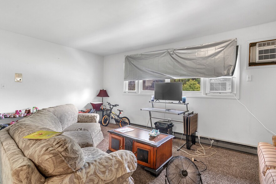 More Photos Of 100 E Market St, Piper City Apartments For Sale