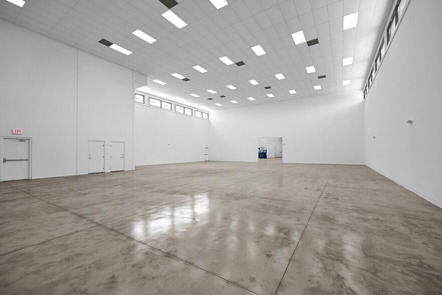More Photos Of 221 NE 67th St, Miami Warehouse For Sale