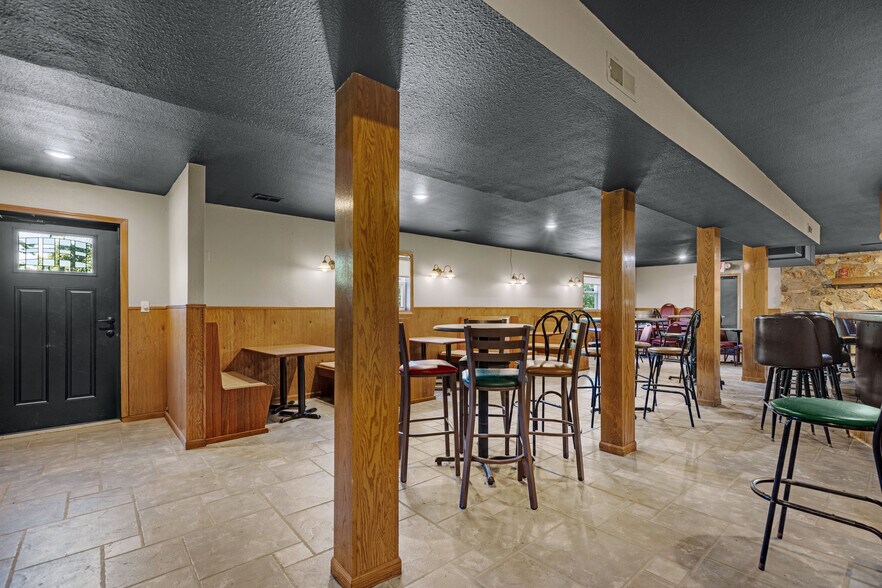More Photos Of 2079 State Road Y, Linn Creek Restaurant For Sale