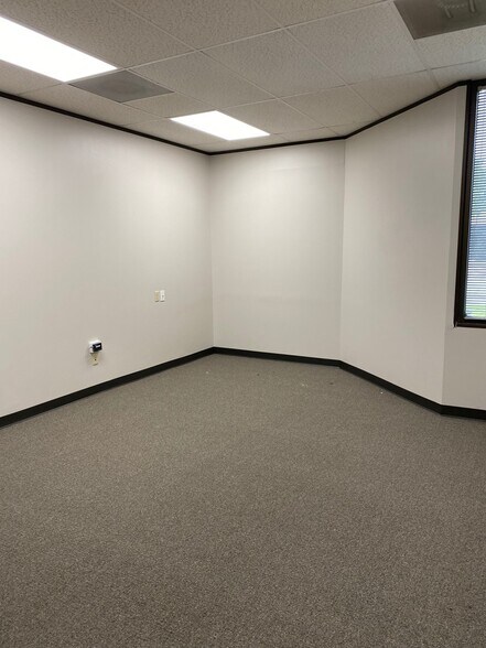 More Photos Of 1183 Brittmoore Rd, Houston Warehouse For Lease
