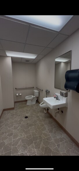 More Photos Of 7156 Sulier Dr, Temperance Manufacturing For Lease