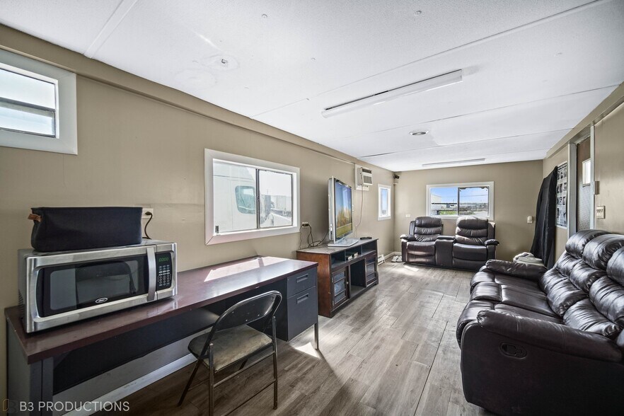 More Photos Of 1787 E Joe Orr Rd, Lynwood Warehouse For Sale