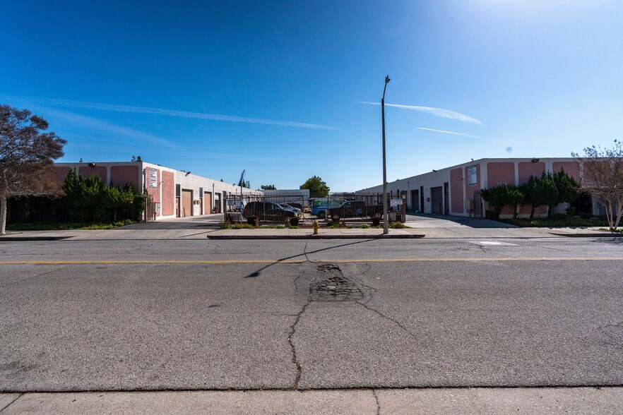 More Photos Of 8824-8832 Shirley Ave, Northridge Light Manufacturing For Lease
