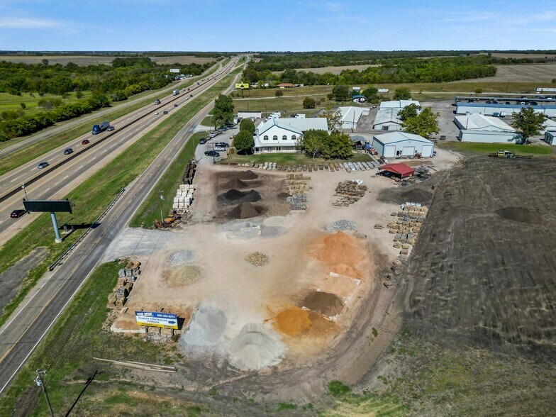 More Photos Of 15048 US Highway 75, Van Alstyne Specialty For Lease