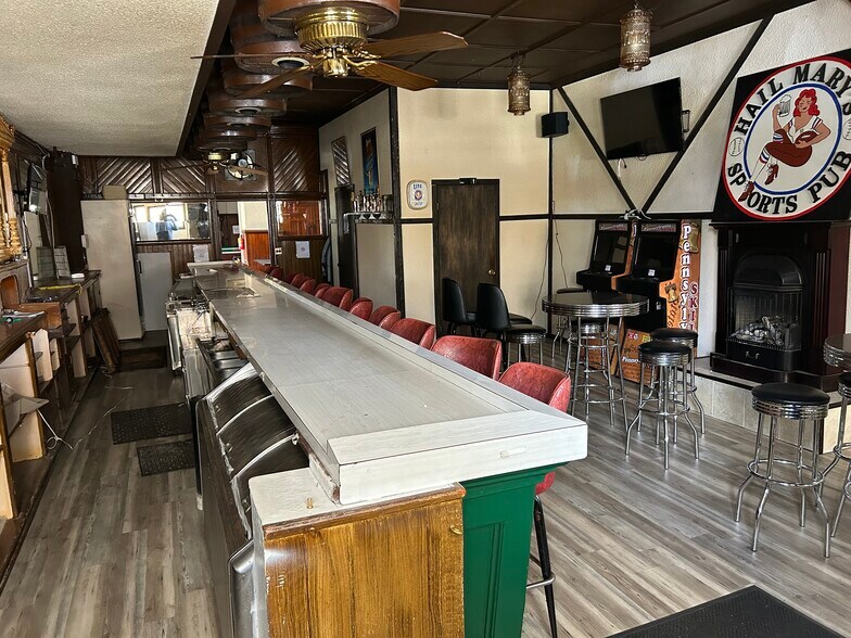 More Photos Of 204 W Ludlow St, Summit Hill Hotel For Sale