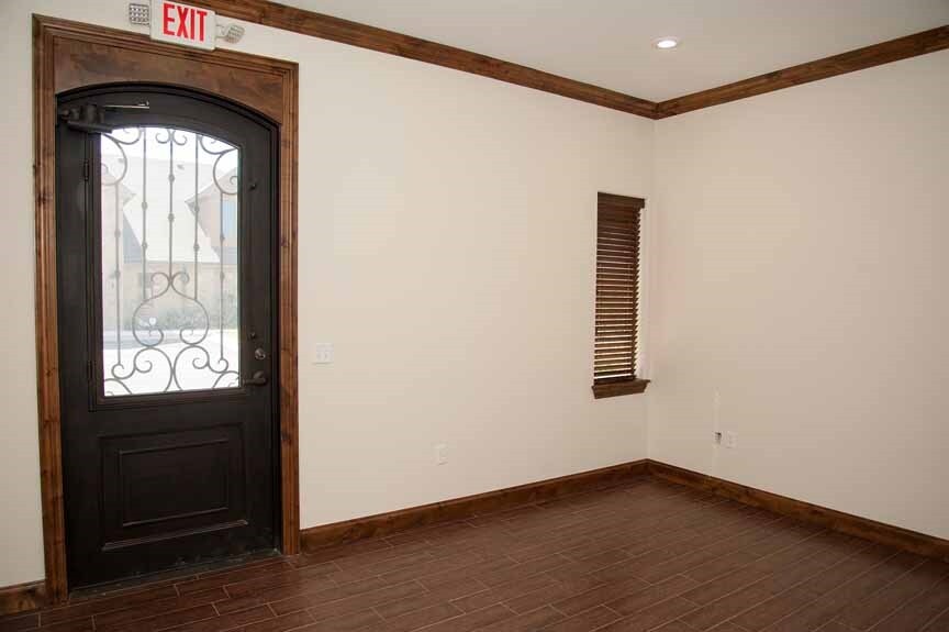 More Photos Of 749 E Gateway St, Abilene Office For Lease