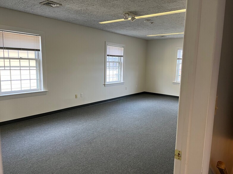More Photos Of 41 Unquowa Pl, Fairfield Office For Lease
