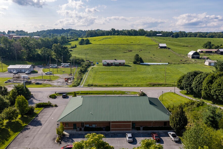 More Photos Of 26208 Lee Hwy, Abingdon Medical For Lease
