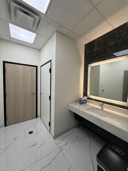 More Photos Of 3664 Walnut Bend Ln, Houston Office For Sale