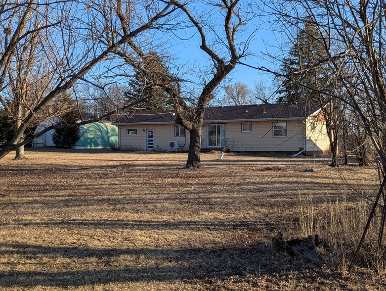 More Photos Of 340 Elm St E, Canova Sports And Entertainment For Sale