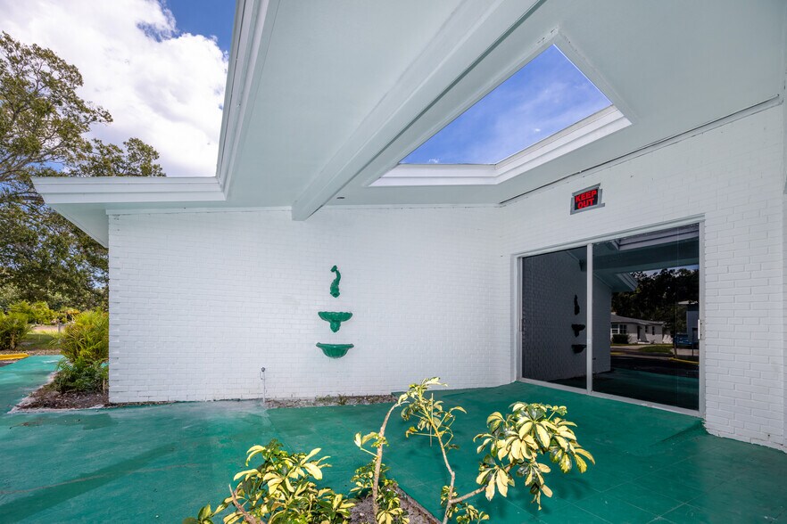 More Photos Of 2100 Dr Martin Luther King Jr St S, Saint Petersburg Medical For Sale