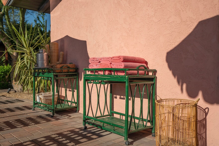 More Photos Of 555 S Warm Sands Dr, Palm Springs Hotel For Sale