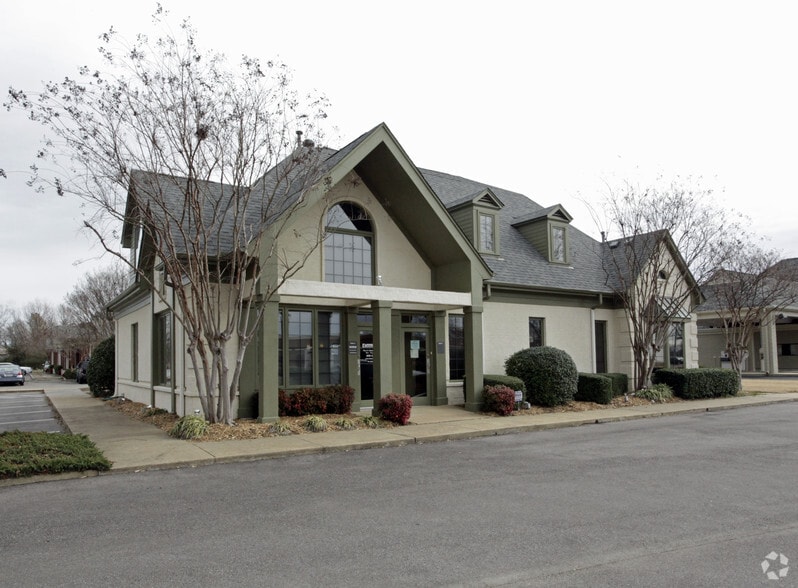 More Photos Of 242 Poplar View Pky, Collierville Medical For Lease