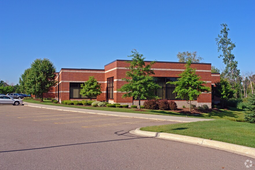More Photos Of 1849 Pond Run Dr, Auburn Hills Office For Lease