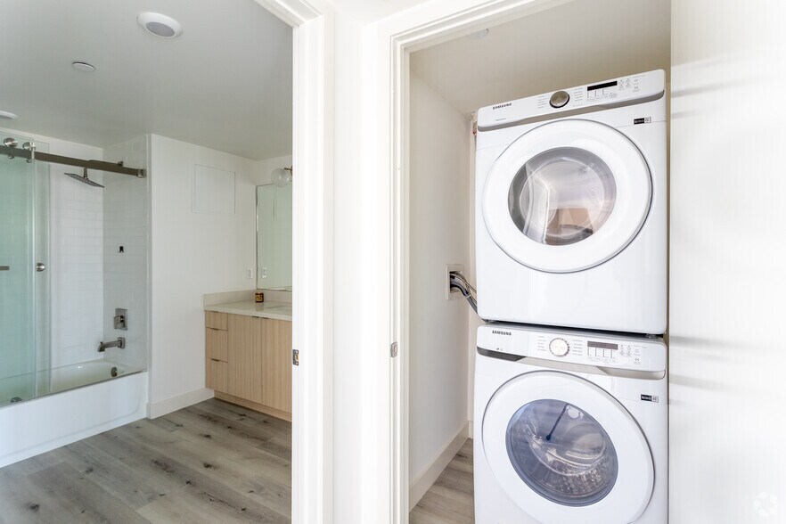 More Photos Of 11701 W Gateway Blvd, Los Angeles Apartments For Lease