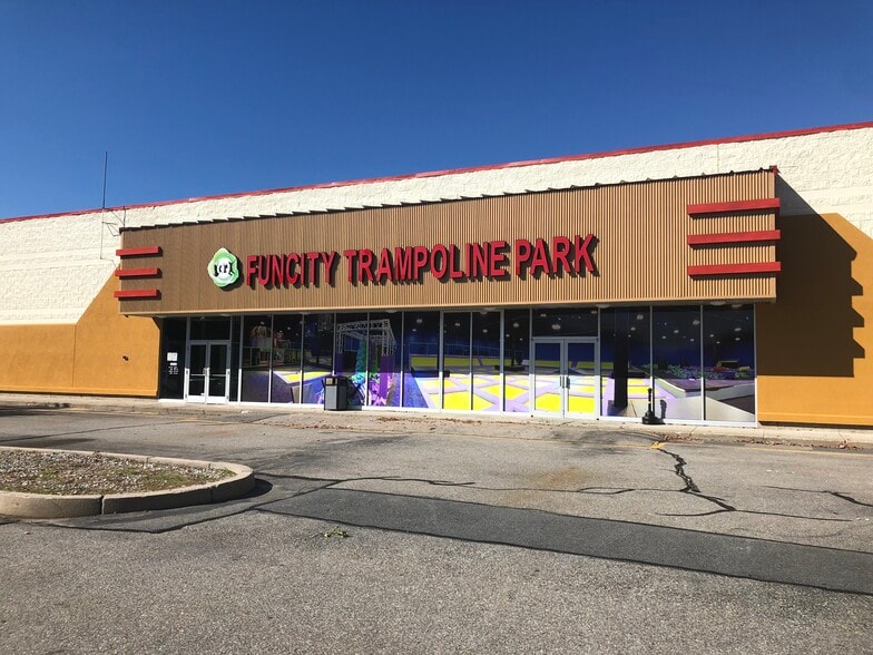 Primary Photo Of 1265-1335 Fall River Ave, Seekonk Storefront For Lease