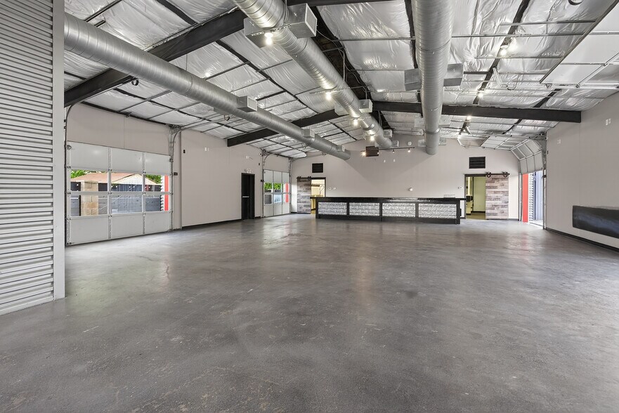 More Photos Of 2795 SW Wilshire Blvd, Burleson Flex For Lease