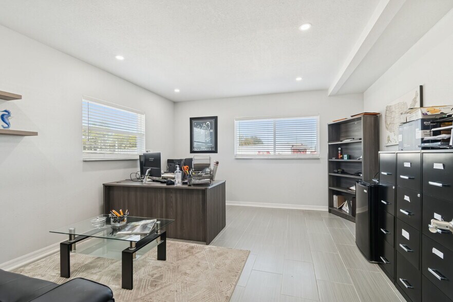 More Photos Of 6751 118th Ave, Largo Truck Terminal For Lease