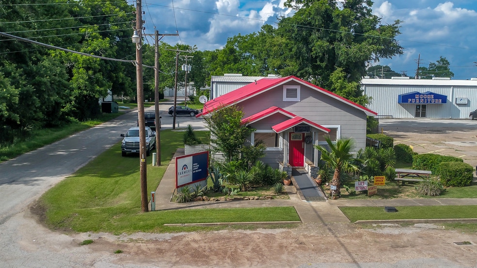 More Photos Of 210 W Houston St, Cleveland Office For Lease
