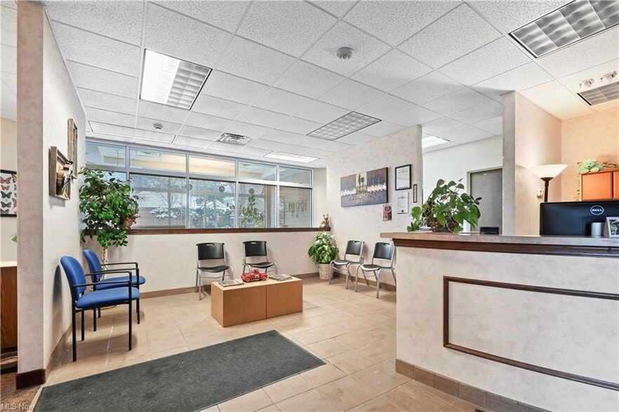 More Photos Of 260 Niles Cortland Rd NE, Warren Office For Sale