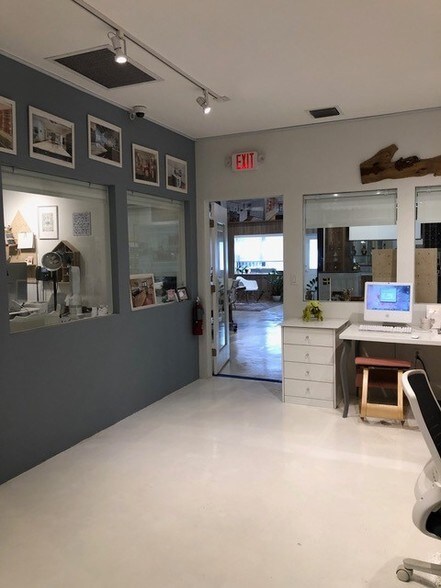 More Photos Of 3241-3249 NW 38th St, Miami Manufacturing For Lease