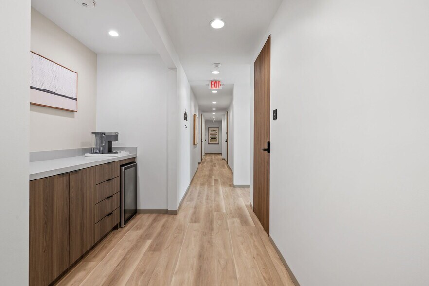 More Photos Of 6909 Grand Blvd, Houston Medical For Lease