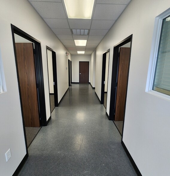More Photos Of 1261 Butler Rd, League City Warehouse For Lease