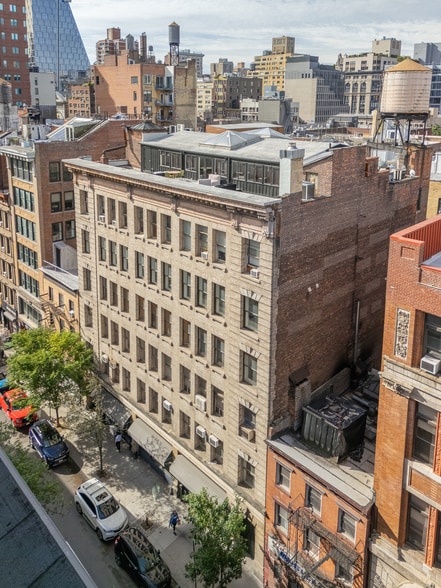 More Photos Of 114 W 17th St, New York Apartments For Sale
