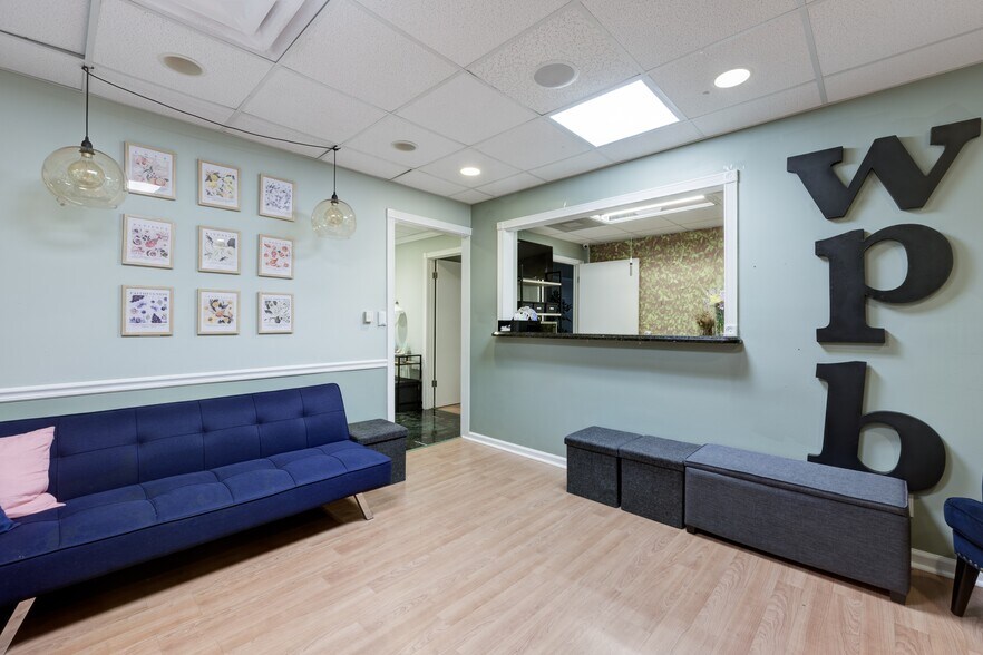 More Photos Of 2240 Palm Beach Lakes Blvd, West Palm Beach Office For Sale