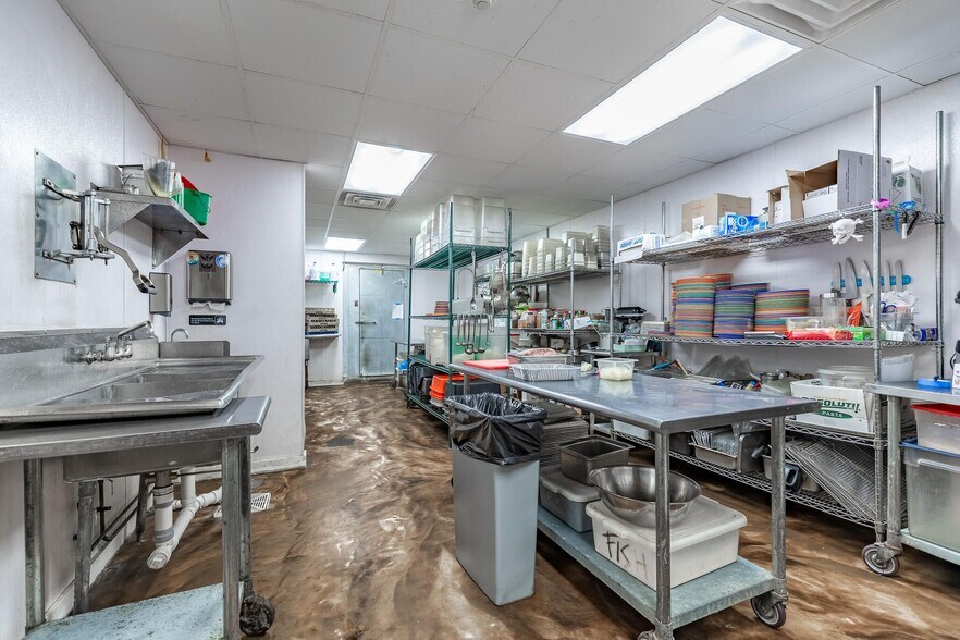 More Photos Of 840 S Broad St, Griffith Restaurant For Sale