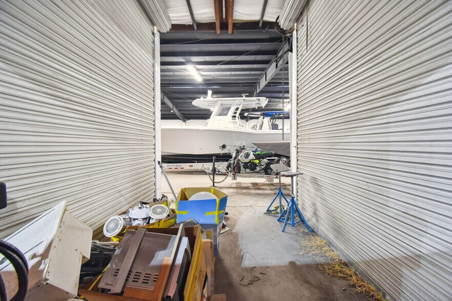 More Photos Of 13195 49th St N, Clearwater Warehouse For Lease